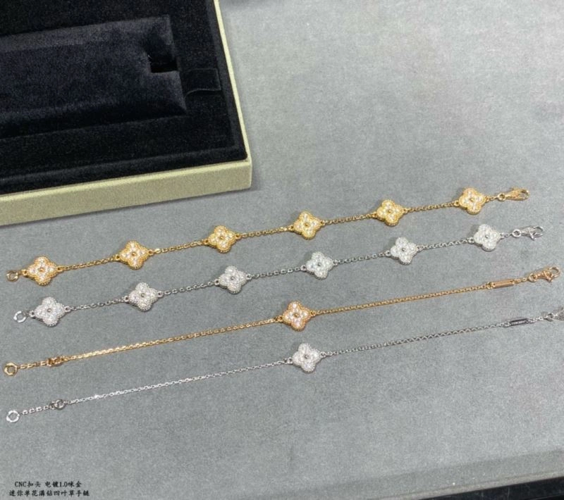 Lightweight Vca Bracelets 255295