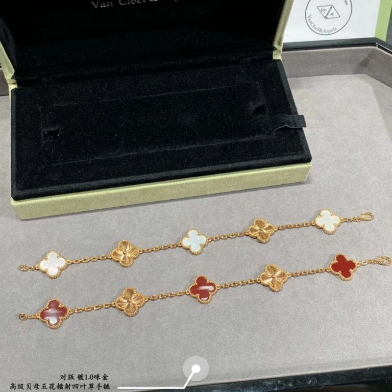 Vca Bracelets Stylish 255299
