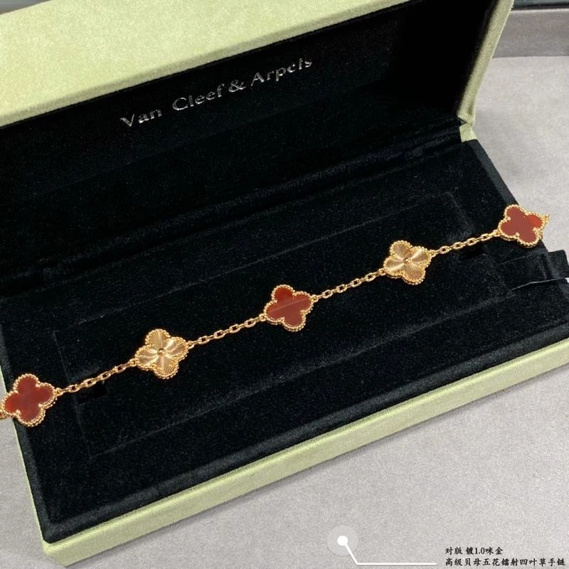 Vca Bracelets Stylish 255299