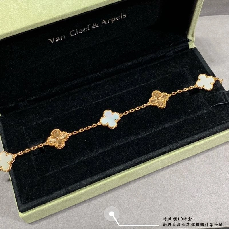 Vca Bracelets Stylish 255299