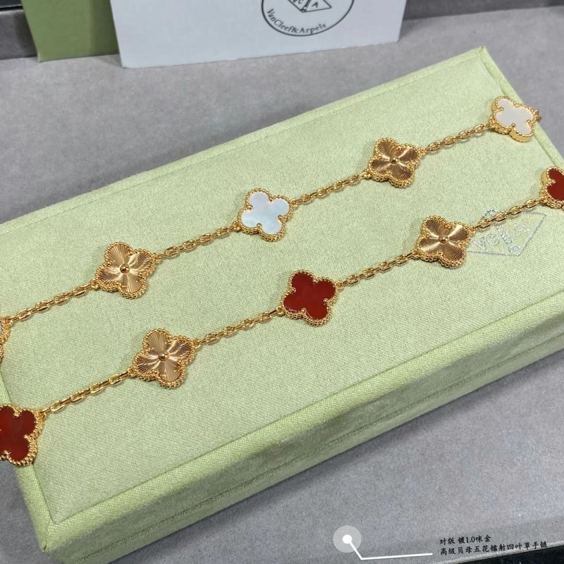 Vca Bracelets Stylish 255299