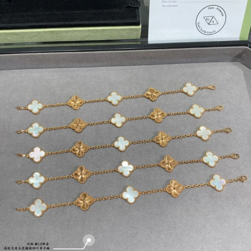 Vca Bracelets Stylish 255299
