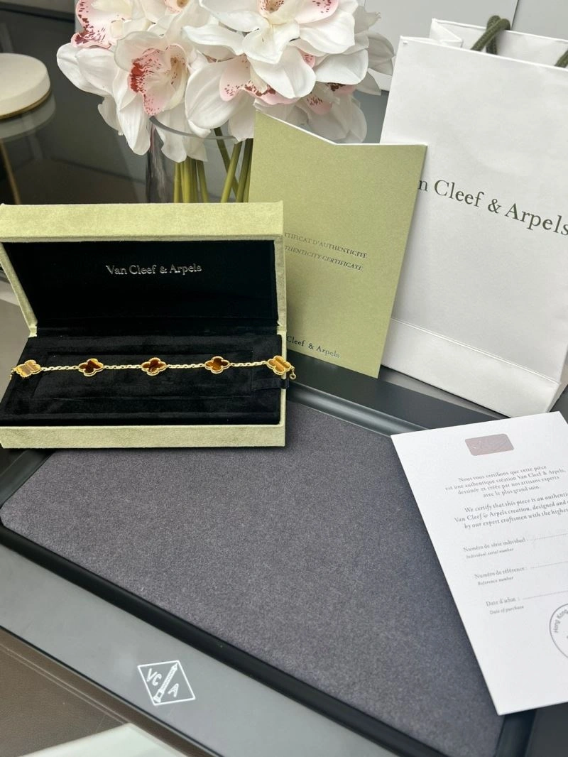 WellDesigned Vca Bracelets 255082
