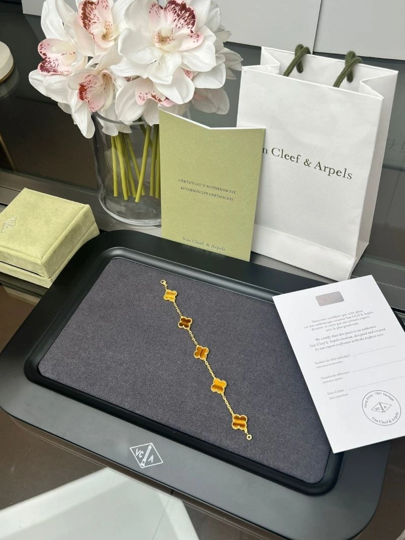 WellDesigned Vca Bracelets 255082