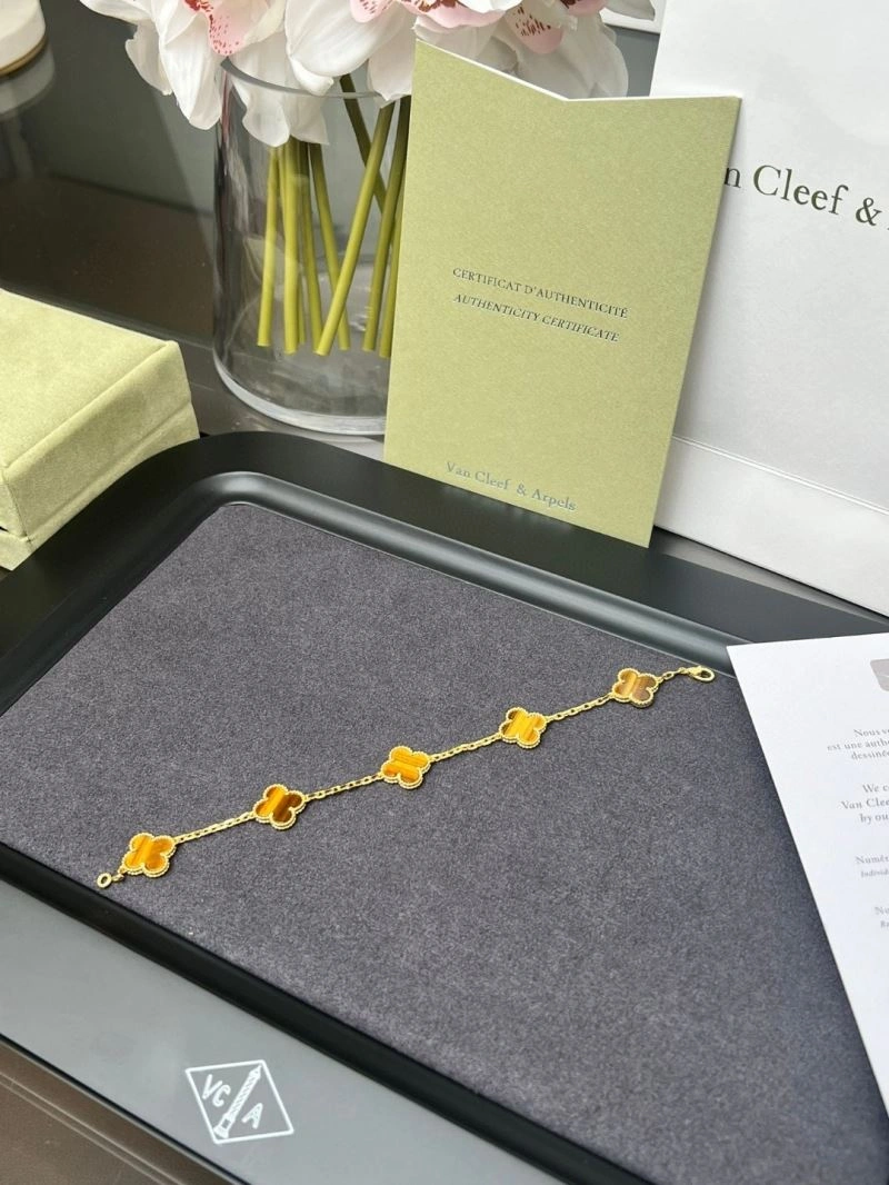 WellDesigned Vca Bracelets 255082
