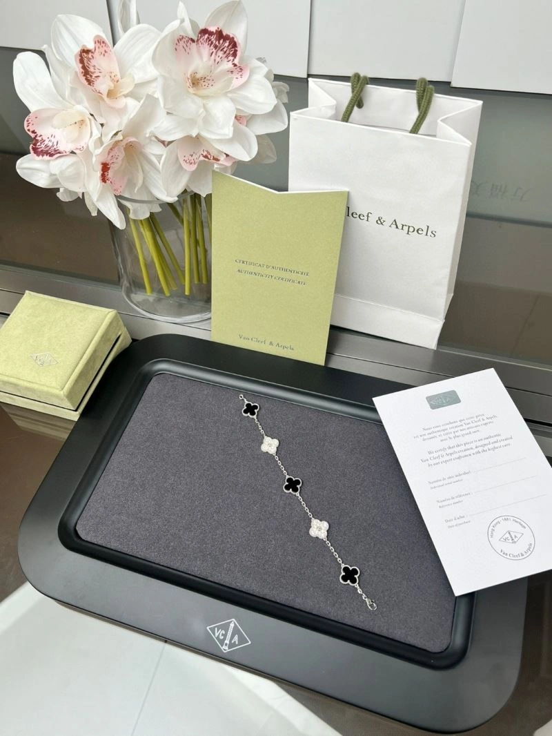 Packable Vca Bracelets 255086