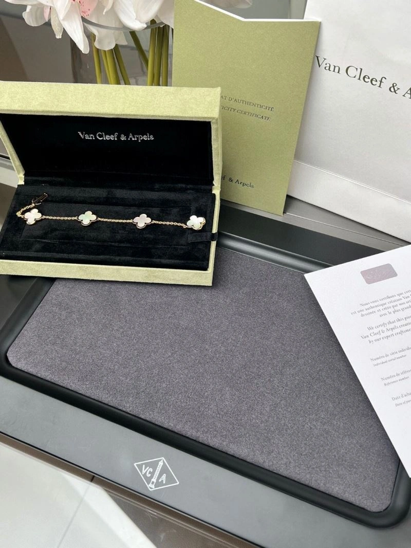 Cozy Vca Bracelets 255070