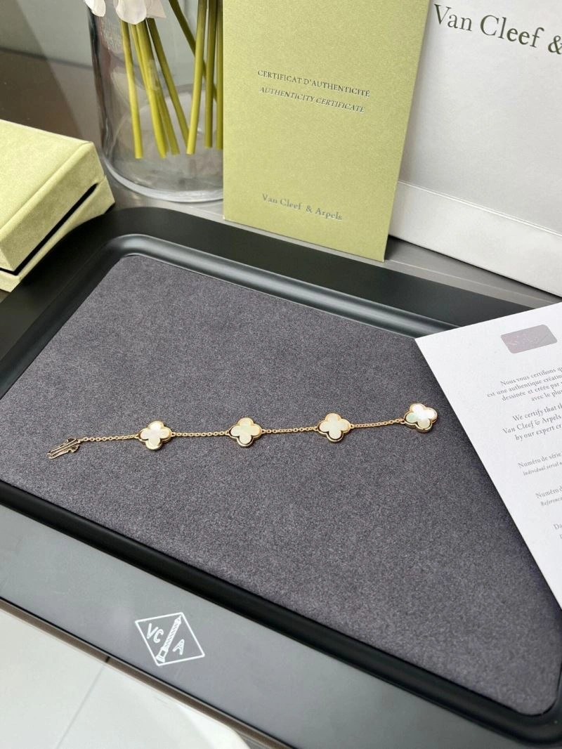 Cozy Vca Bracelets 255070