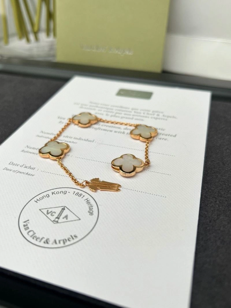 Cozy Vca Bracelets 255070