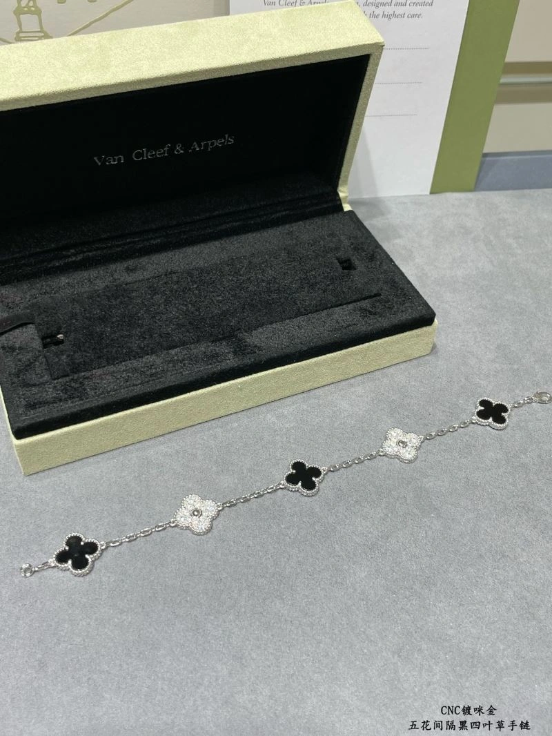 Lightweight Vca Bracelets 255096