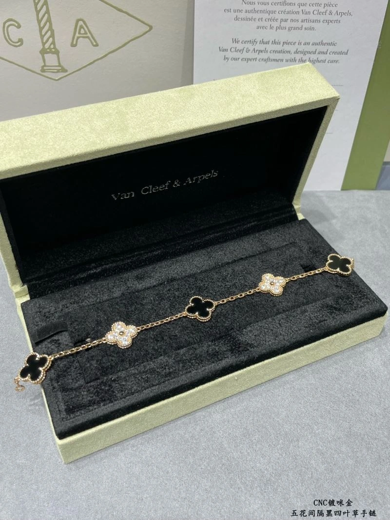 Lightweight Vca Bracelets 255096