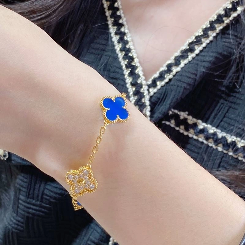 Vca Bracelets SmoothTexture 255090