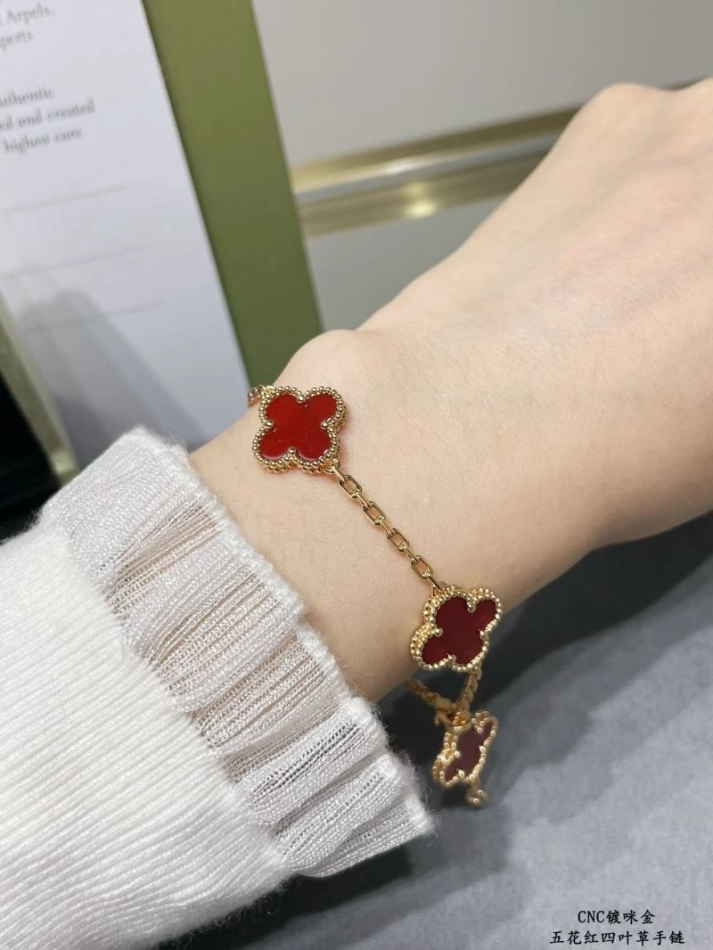 Vca Bracelets Versatile 255065