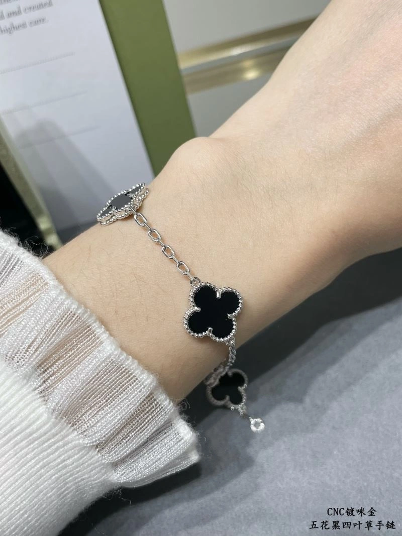 Seasonal Vca Bracelets 255062