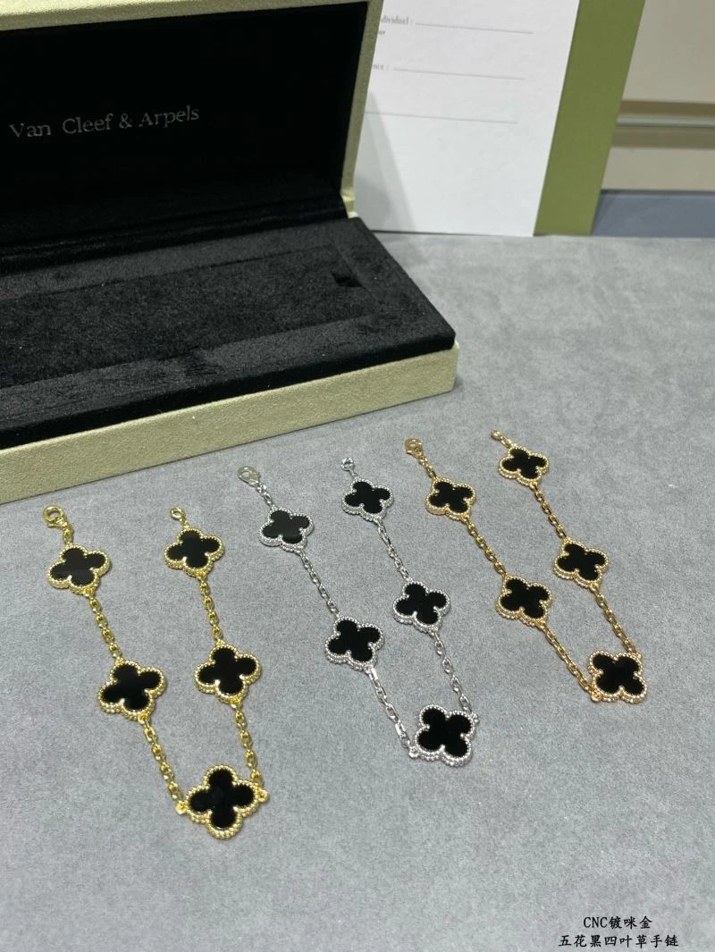 Seasonal Vca Bracelets 255062