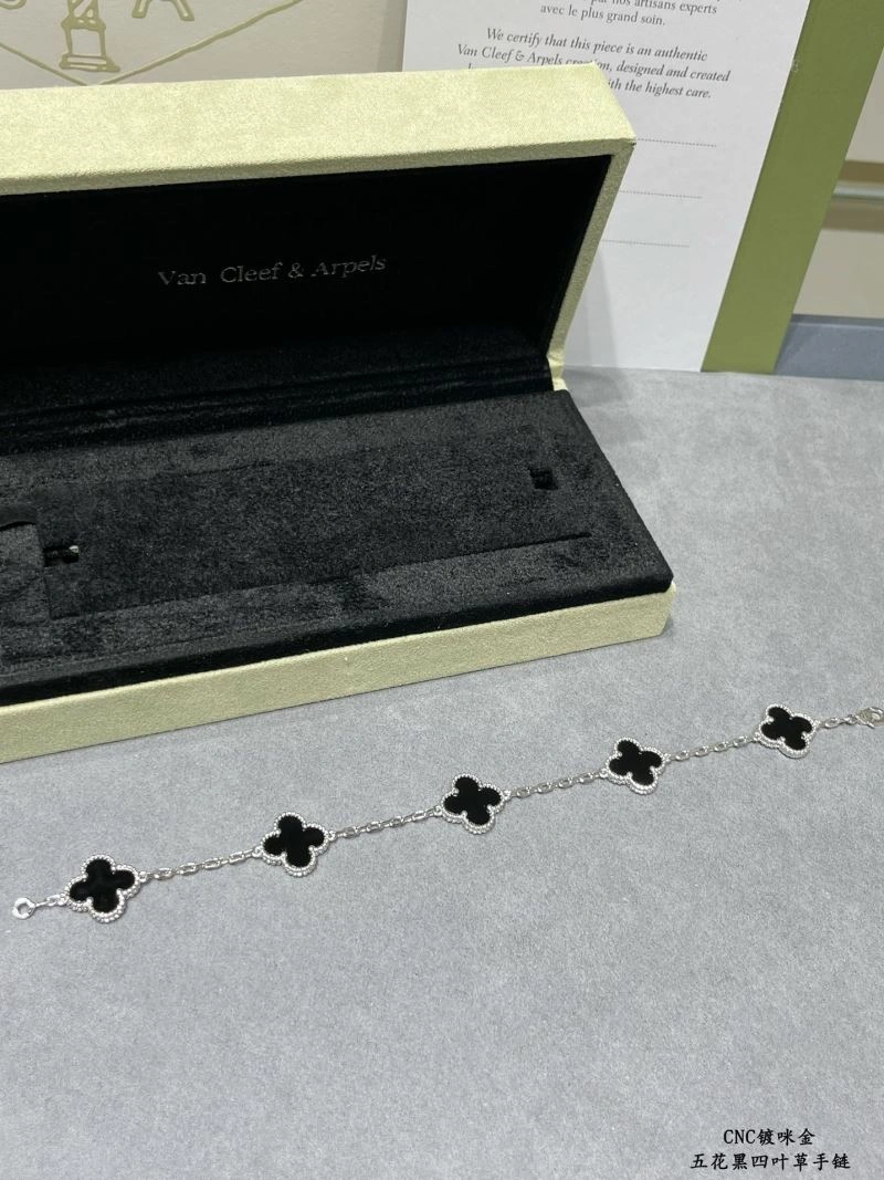 Seasonal Vca Bracelets 255062