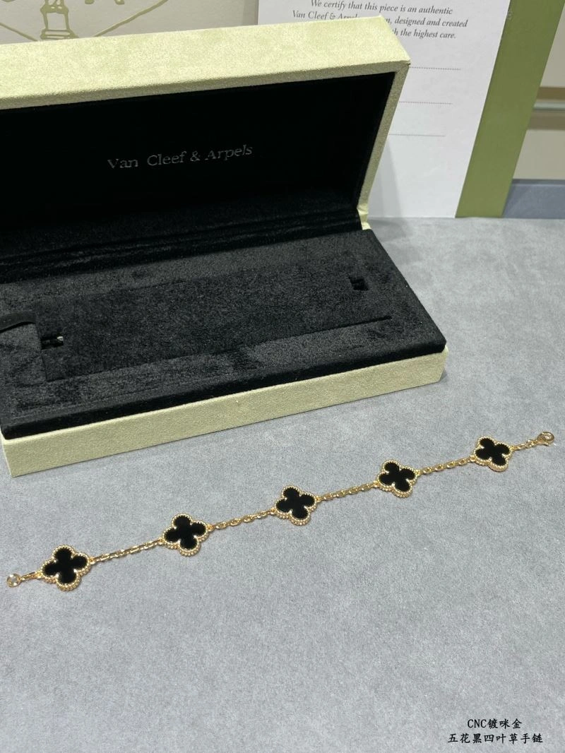 Seasonal Vca Bracelets 255062