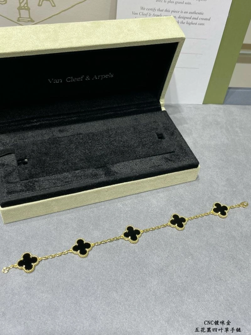 Seasonal Vca Bracelets 255062