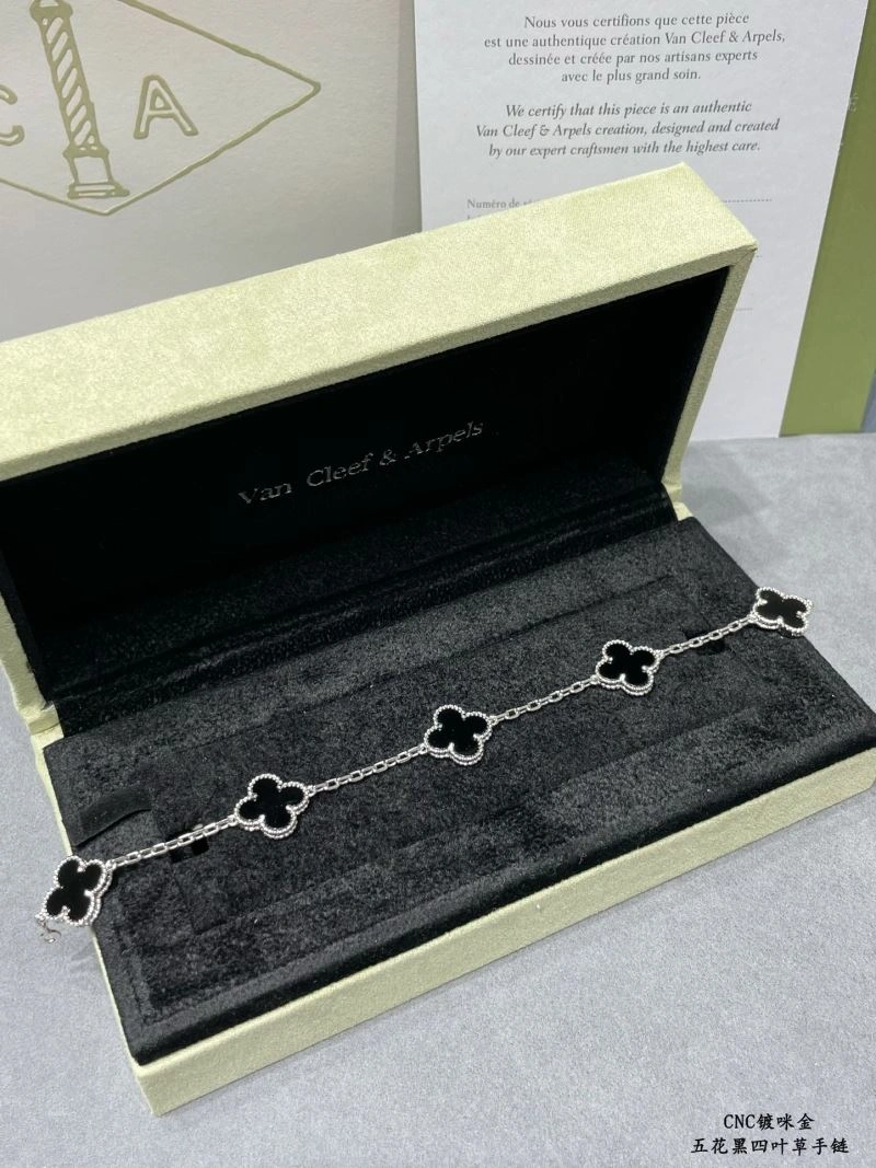 Seasonal Vca Bracelets 255062