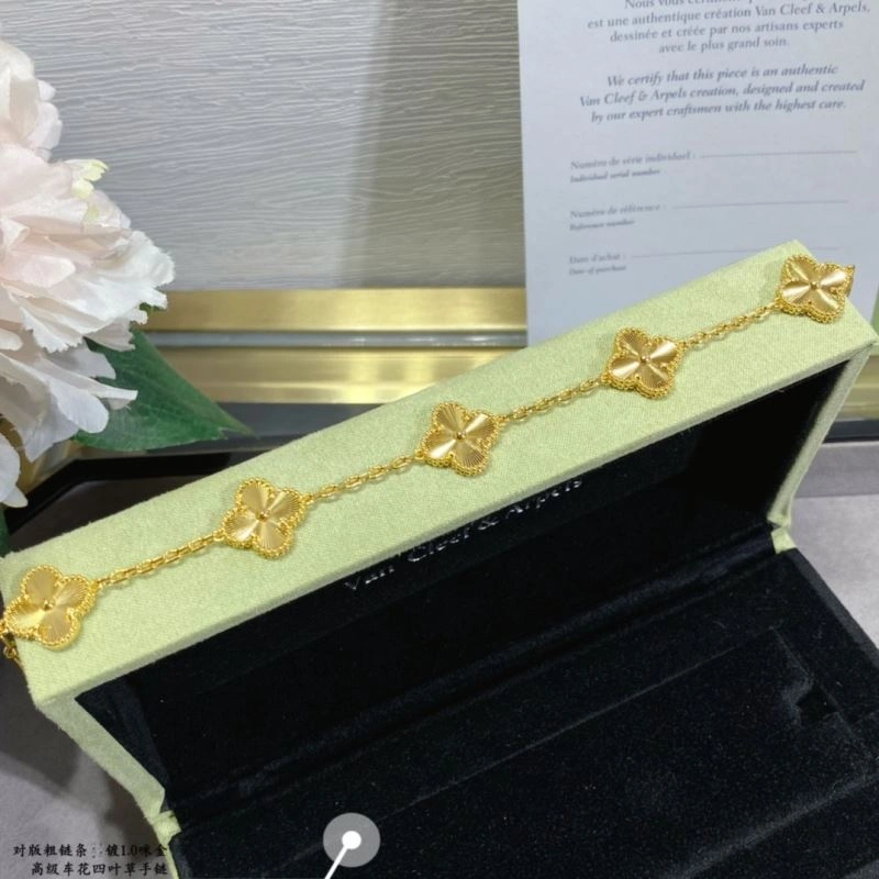 Versatile Vca Bracelets 255056