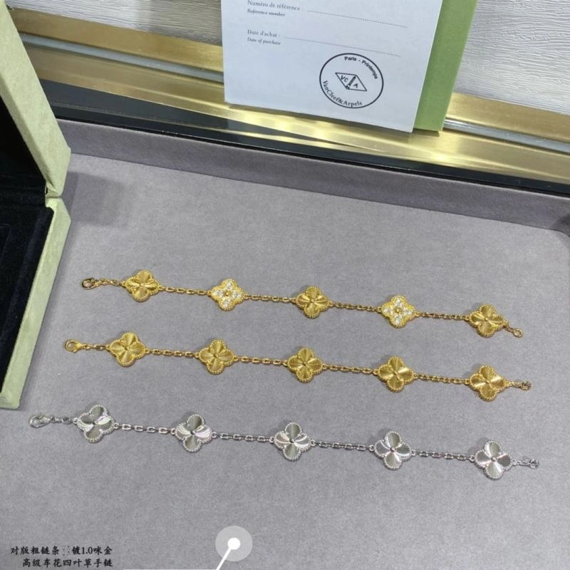 Versatile Vca Bracelets 255056