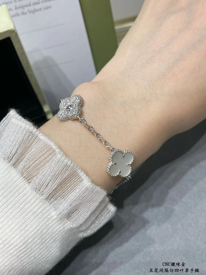 Vca Bracelets Flexible 255054