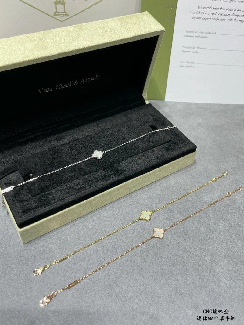 Classic Vca Bracelets 255053