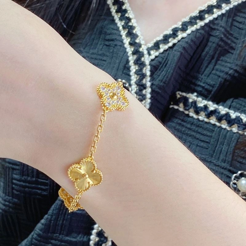 Trendy Vca Bracelets 255043