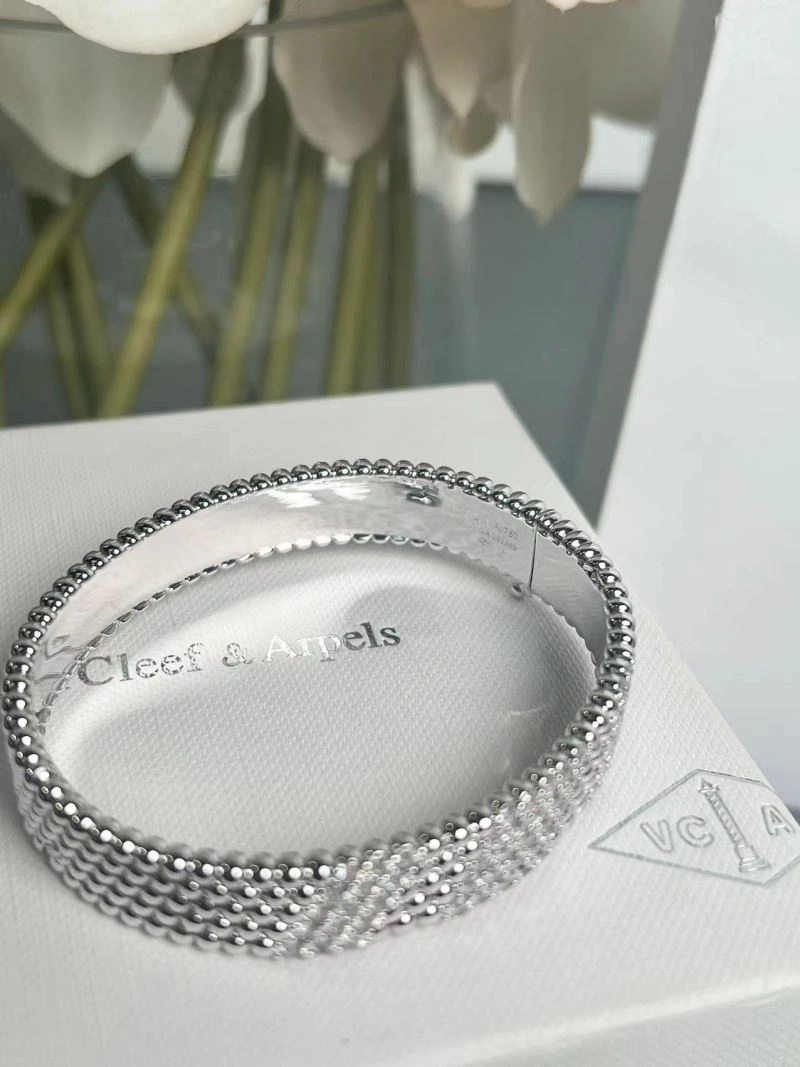 Trendy Vca Bracelets 255049