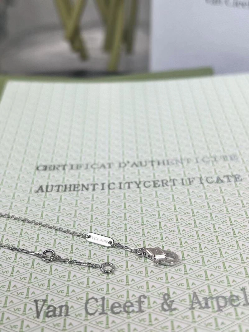 RelaxedFit Vca Bracelets 255035