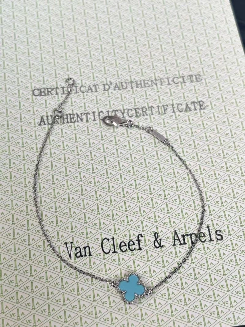 RelaxedFit Vca Bracelets 255035