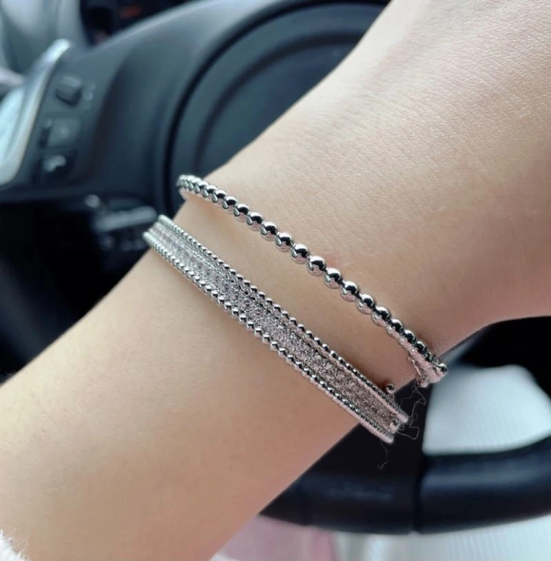 Tailored Vca Bracelets 255025