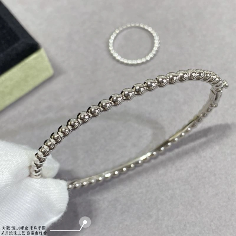 Tailored Vca Bracelets 255025