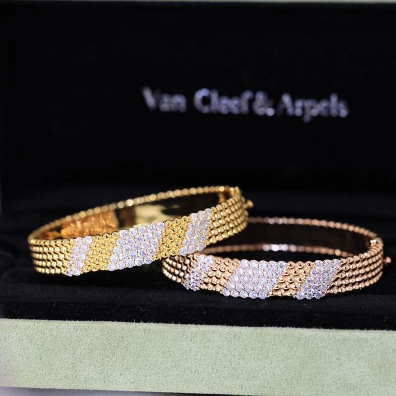 Sporty Vca Bracelets 254886