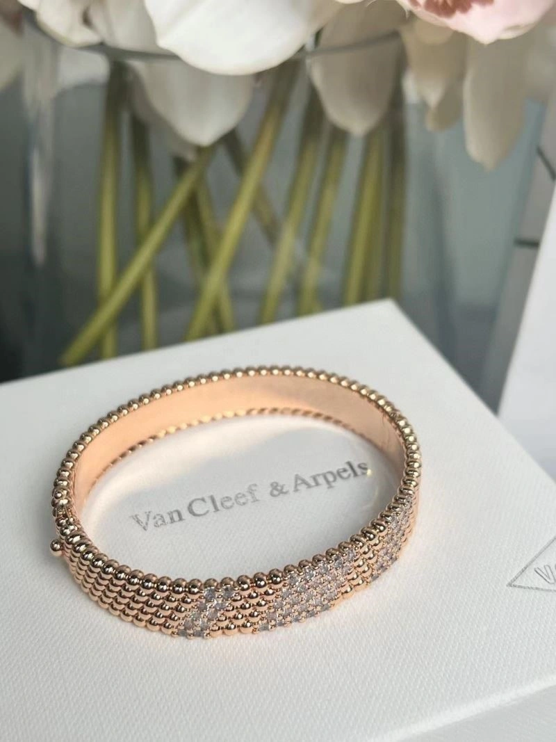 UrbanChic Vca Bracelets 254861
