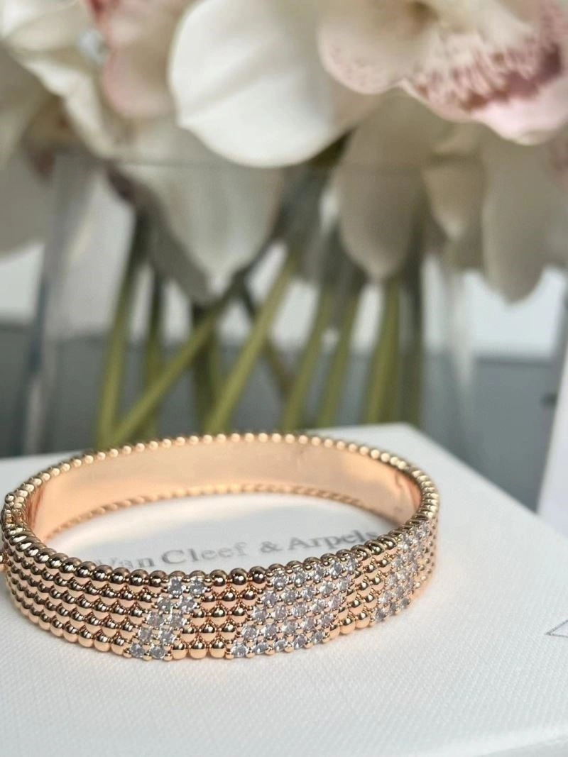 UrbanChic Vca Bracelets 254861