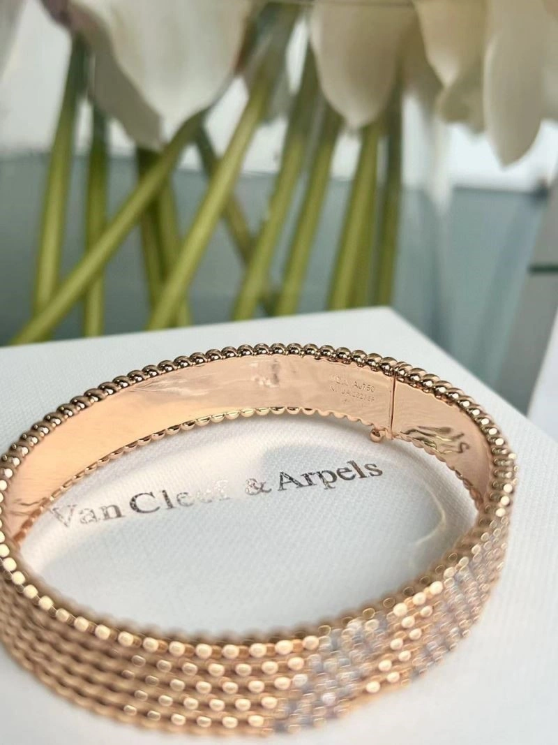 UrbanChic Vca Bracelets 254861