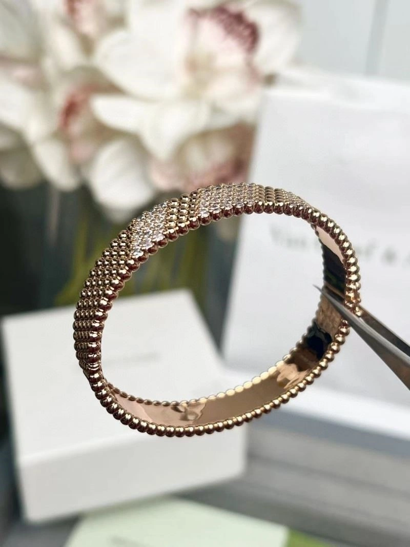 UrbanChic Vca Bracelets 254861