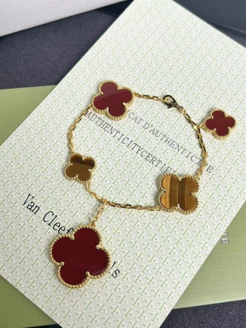 RelaxedFit Vca Bracelets 254881