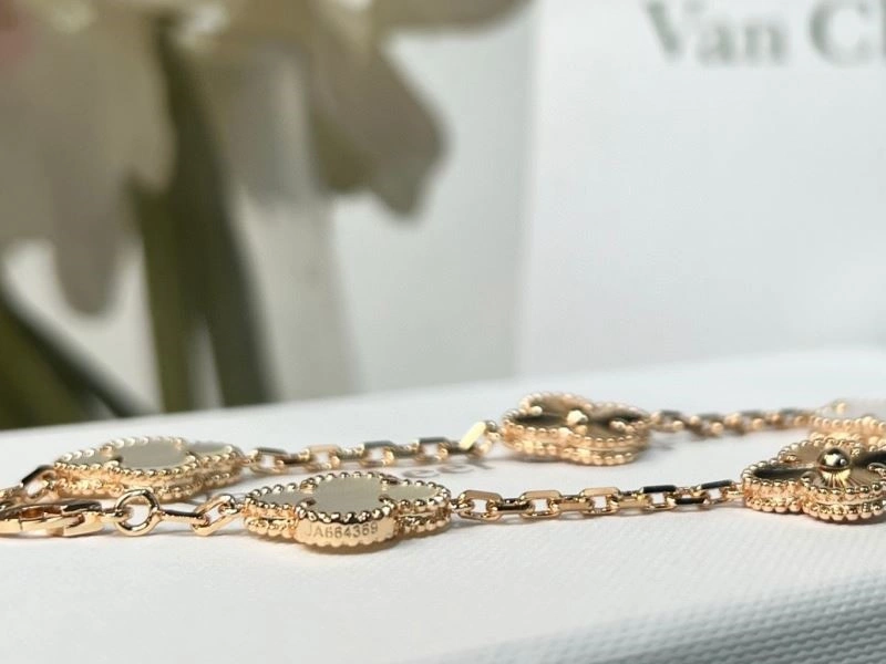 HighPerformance Vca Bracelets 254883