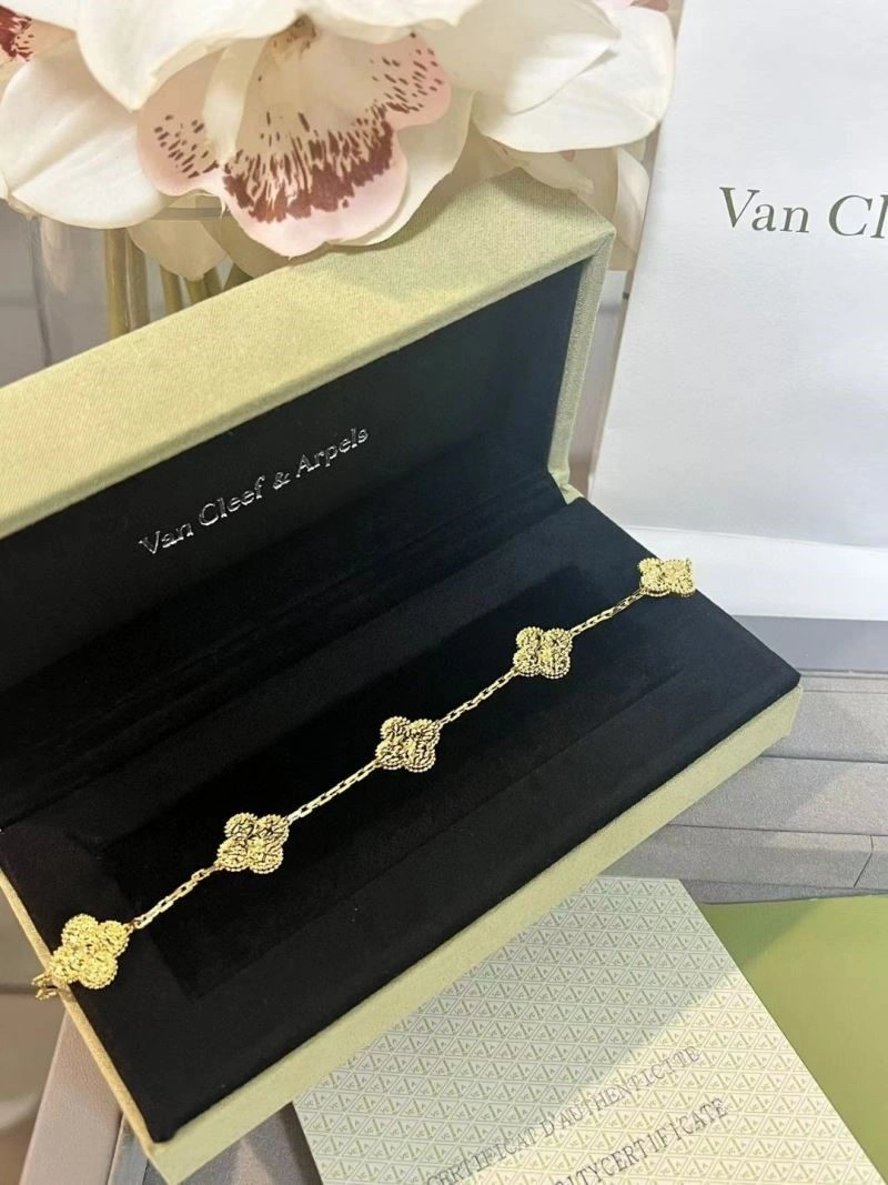 Refined Vca Bracelets 254873