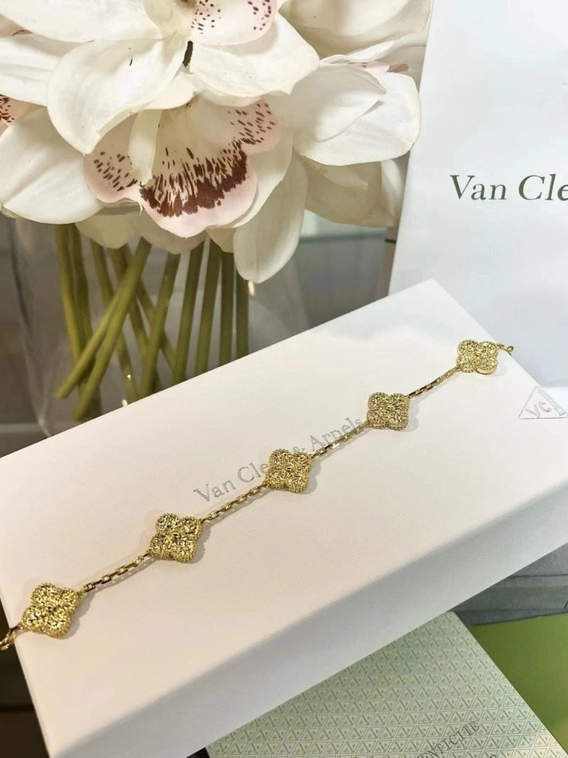 Refined Vca Bracelets 254873