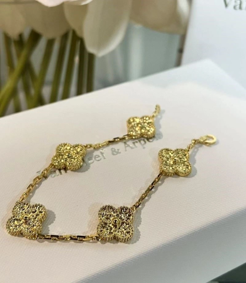Refined Vca Bracelets 254873