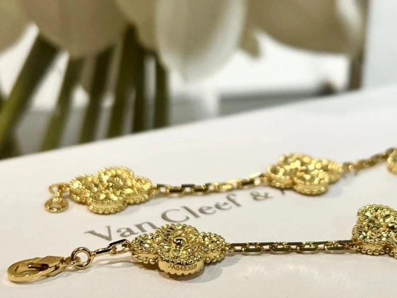 Refined Vca Bracelets 254873