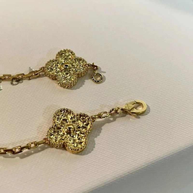 Refined Vca Bracelets 254873