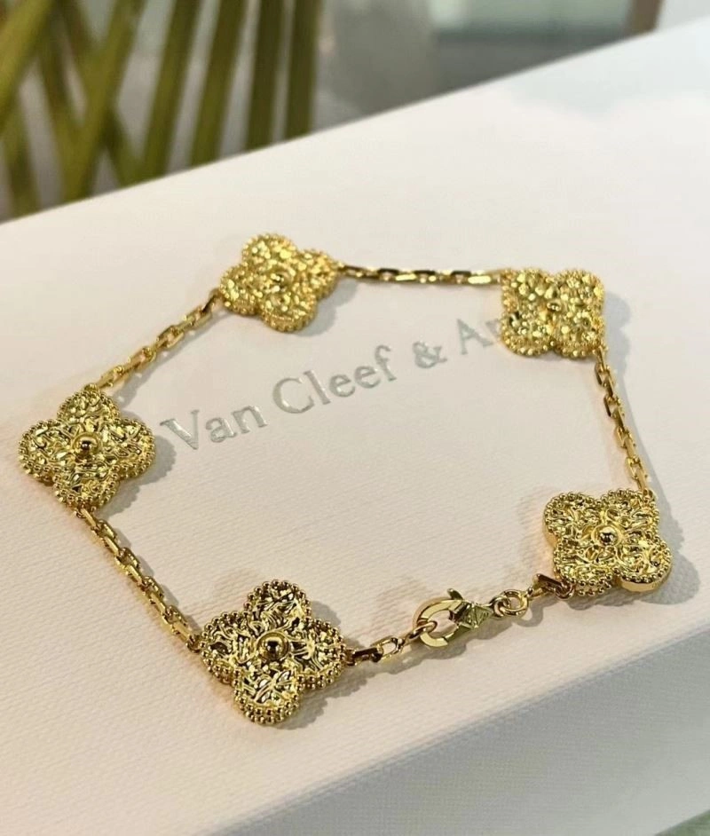 Refined Vca Bracelets 254873