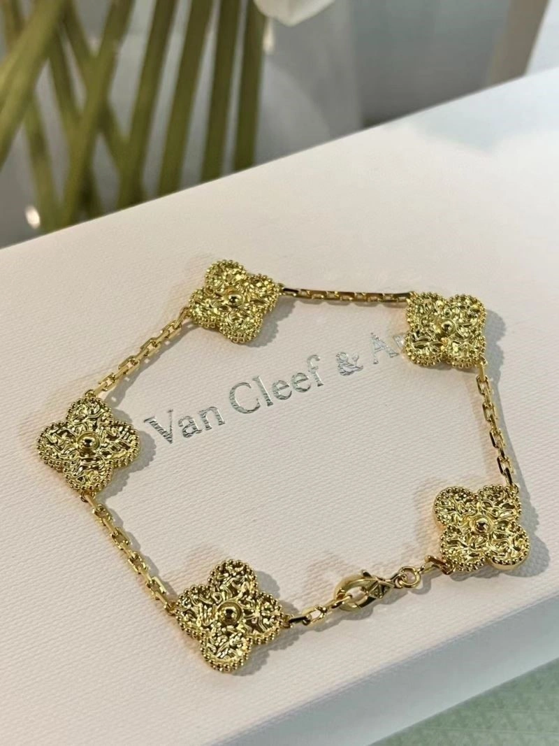Refined Vca Bracelets 254873