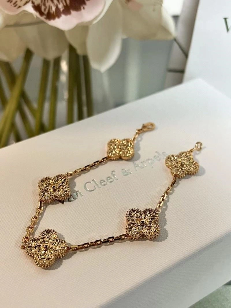 Vca Bracelets Refined 254865