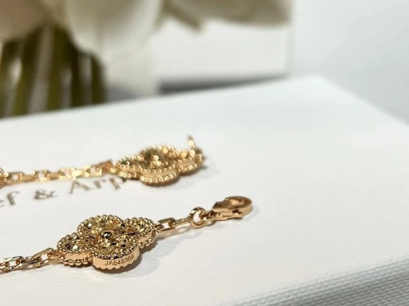 Vca Bracelets Refined 254865