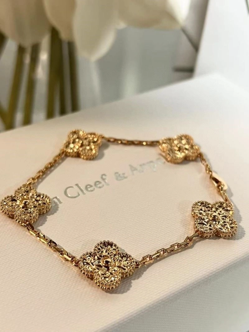 Vca Bracelets Refined 254865